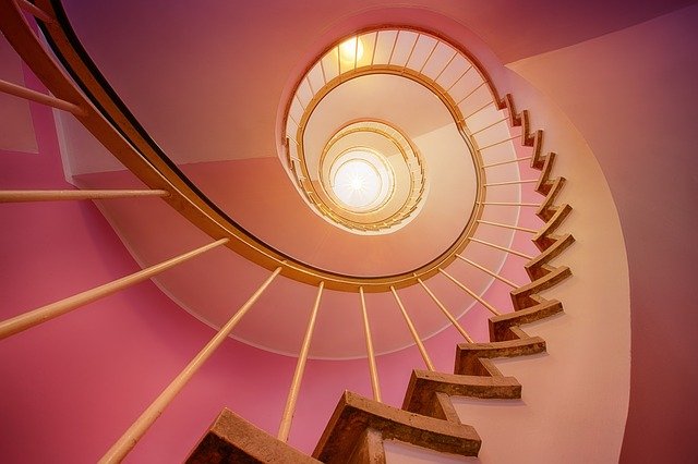 Les escaliers débillardés : principe, installation et prix