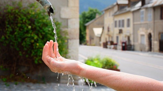5 astuces pour purifier l’eau de source