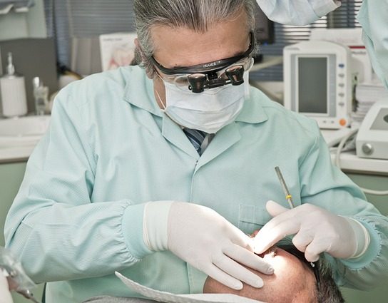 Bijoux dentaires : les précautions avant et après la pose ?