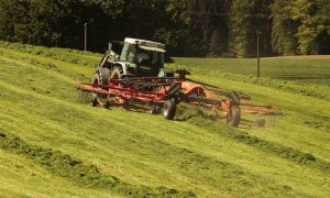 Les types d’accessoires essentiels pour les tracteurs agricoles