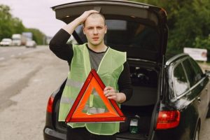Les réflexes à adopter en cas de panne sur l’autoroute : sécurité routière pour les conducteurs