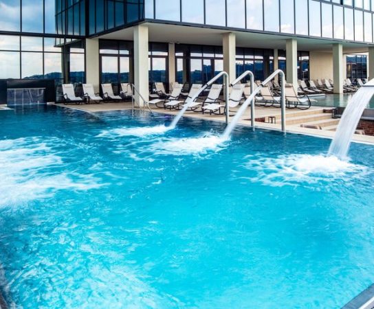 Chauffage des piscines : options et considérations pour maintenir une température confortable de l&rsquo;eau