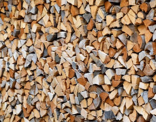 Guide complet du bois de chauffage : types, avantages et utilisation