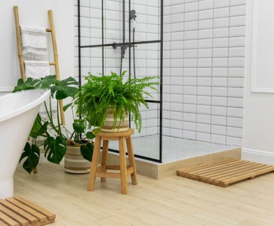 Quels accessoires sont indispensables dans une salle de bains moderne ?