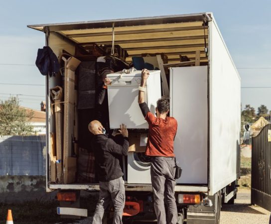 Critères clés pour évaluer et comparer les sociétés de transport : guide détaillé