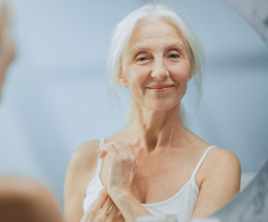 Esthétique senior et collagène : des soins naturels pour une peau rajeunie