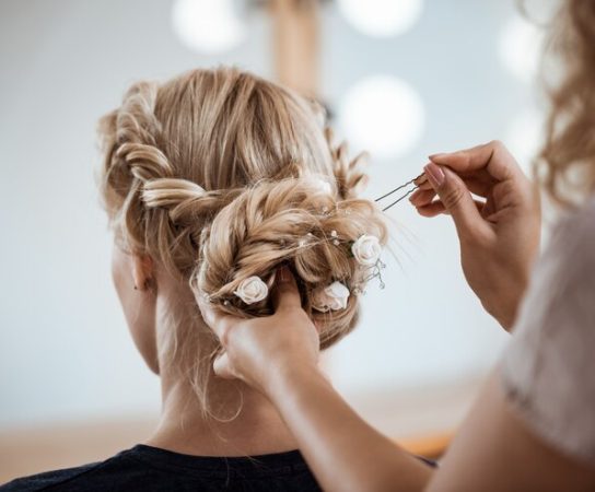 5 coiffures élégantes pour briller lors des fêtes
