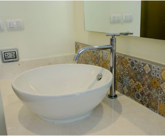Comment intégrer la plomberie dans le design intérieur ?
