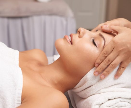 Soins à l&rsquo;acide hyaluronique pour un moment de détente et de bien-être