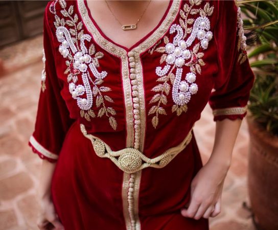 Broderie sur vêtements de luxe : comment les grandes marques intègrent-elles cette technique dans leurs créations ?