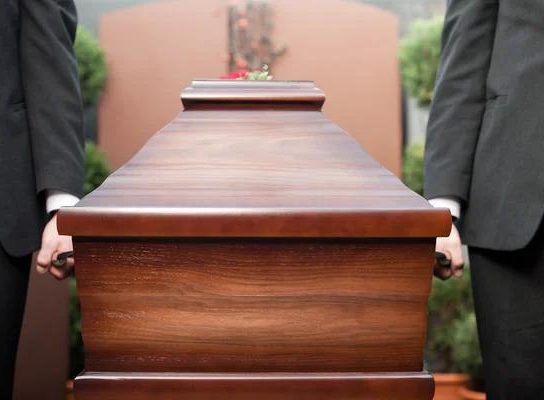 Accompagner la perte : le rôle des pompes funèbres