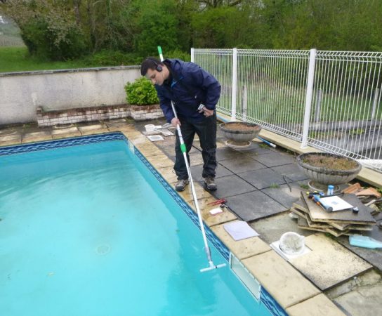 Les réparations de piscine les plus courantes et comment les effectuer