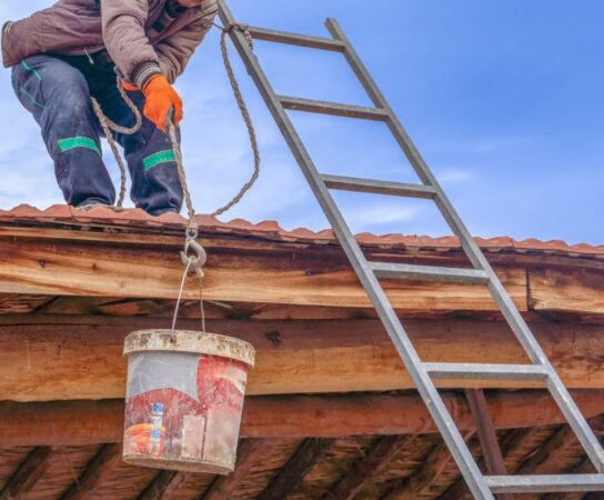 Techniques pour moderniser une toiture traditionnelle lors de la rénovation