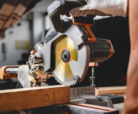 Comment optimiser la durée de vie des lames de scie lors du sciage des matériaux durs ?