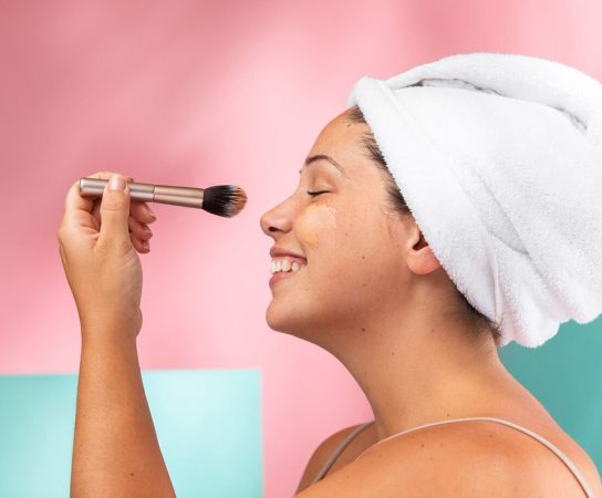 Maquillage léger et adapté aux seniors : guide pratique