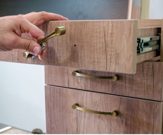 Rafraîchissez vos meubles en remplaçant leurs poignées vieillissantes