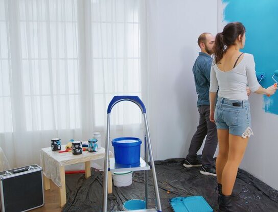 Rénover sa maison à moindre coût grâce à la peinture