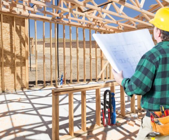 Comment les matériaux de charpente impactent l&rsquo;énergie de votre maison ?