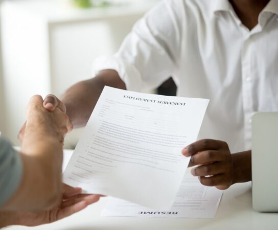 Quels risques en cas d&rsquo;absence de mentions obligatoires dans le contrat de travail ?