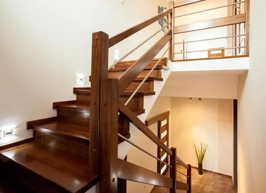 Sublimez votre intérieur avec un escalier en bois : 10 idées pour un style contemporain