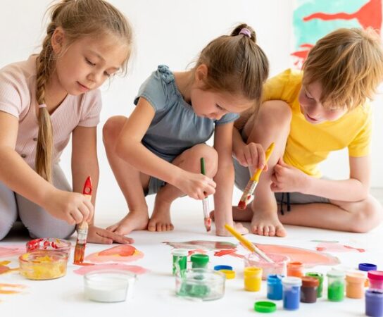 Les bienfaits des loisirs créatifs sur le développement de l&rsquo;enfant