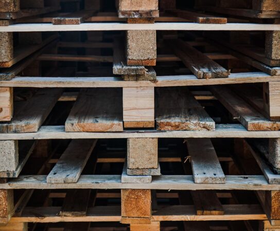 Comment recycler et réutiliser des palettes en bois dans vos projets DIY ?