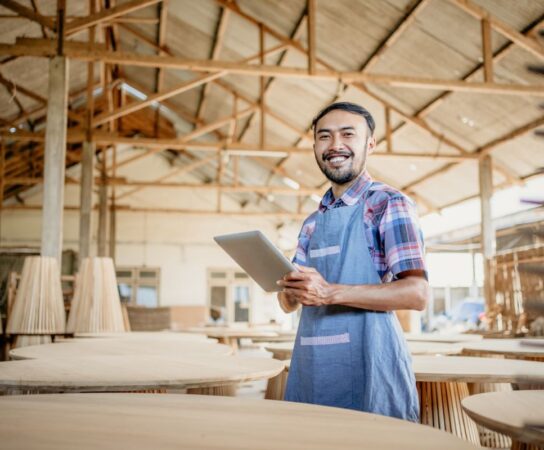 Le rôle essentiel des charpentiers dans la construction de maisons écologiques