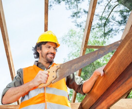 Comment préparer une charpente pour l&rsquo;installation de matériaux de couverture ?