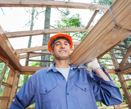 Les spécificités de la charpente en bois contre les structures métalliques