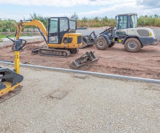 Terrassement et aménagement de chemins d&rsquo;accès : conseils et erreurs à éviter