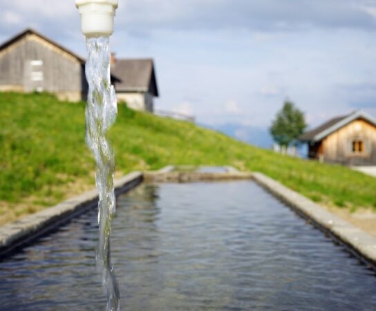 Installer un système de traitement des eaux usées pour une maison autonome