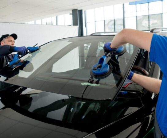 Pare-brise et vitrage automobile : Comprendre les normes pour un remplacement conforme