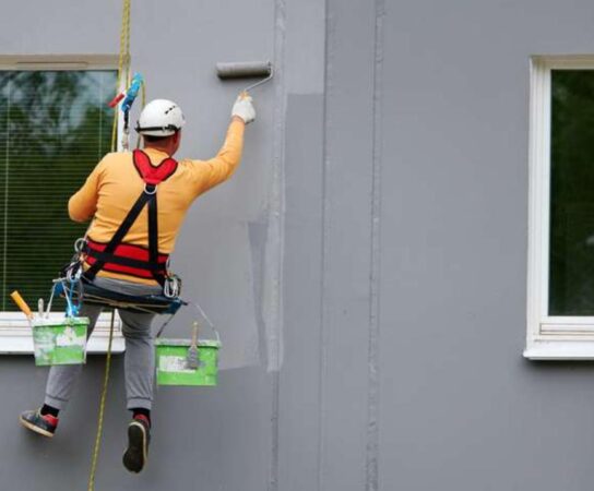Travaux de peinture extérieure : Faut-il privilégier les peintures écologiques ?