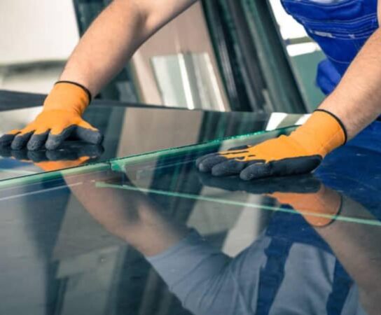 La découpe de verre sur mesure : un grand atout pour vos projets