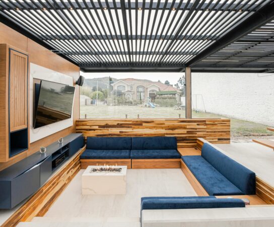 Pergola parfaite : les astuces pour bien choisir le matériau adapté à votre espace extérieur