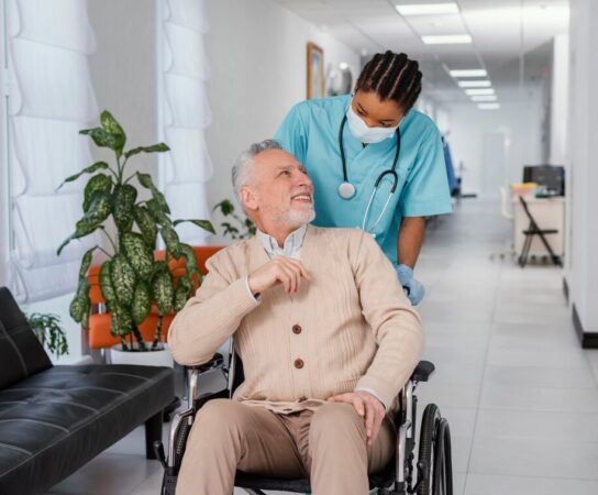 Professionnels de santé et services à domicile : les défis de la coordination des soins à domicile