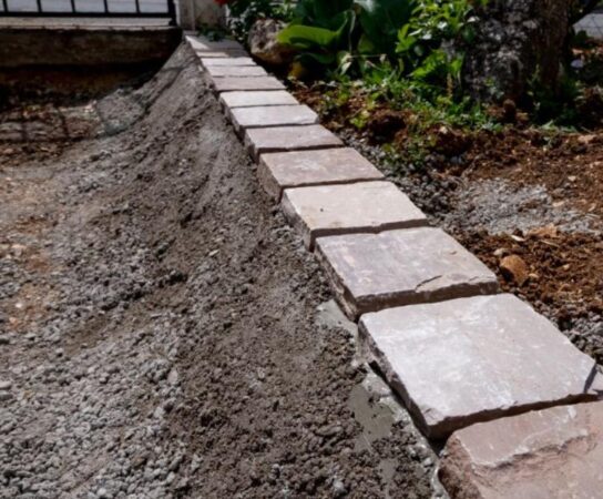 Maçonnerie paysagère : Créer des terrasses et murets pour un jardin moderne