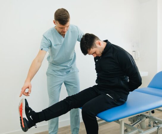 Comprendre les douleurs du nerf sciatique : causes et solutions
