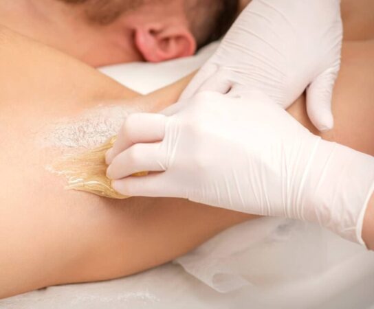 Épilation à la cire : les zones à traiter chez soi
