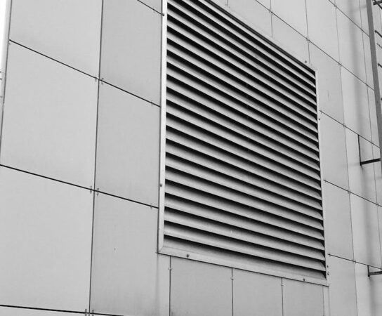 Bardage métallique : idéal pour un bâtiment pro moderne ?
