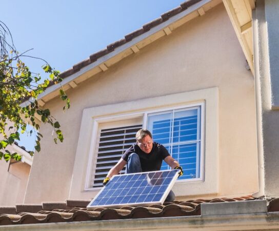 Entretien de panneaux solaires : maximisez votre production