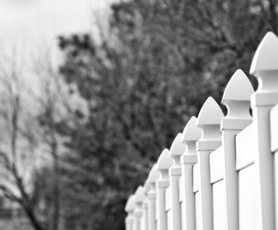 Clôture : comment bien choisir pour protéger votre propriété ?