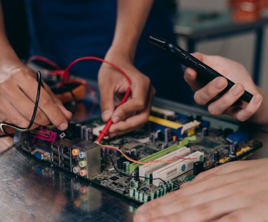 Électricité : remise aux normes, étapes et réglementation