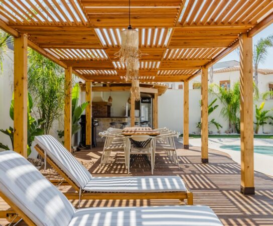 Pergolas sur mesure : idées design pour un jardin élégant