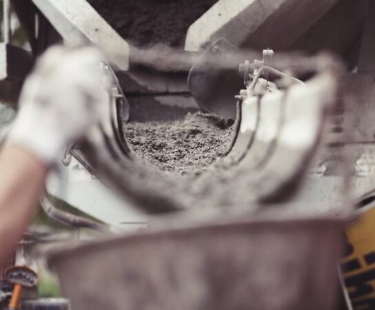 Pompage de béton : avantages pour les chantiers complexes