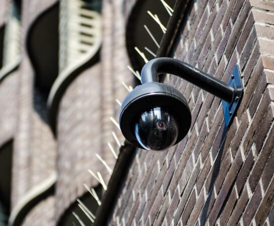 Sécurisez vos locaux professionnels à Bourg-en-Bresse : alarme ou vidéosurveillance ?