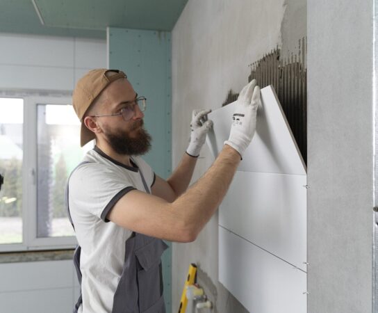 Revêtement adhésif décoratif : une alternative économique au papier peint