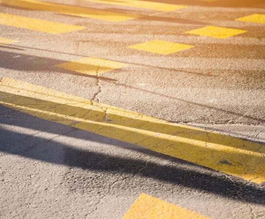 Le marquage au sol : les normes et réglementations à connaître en 2025