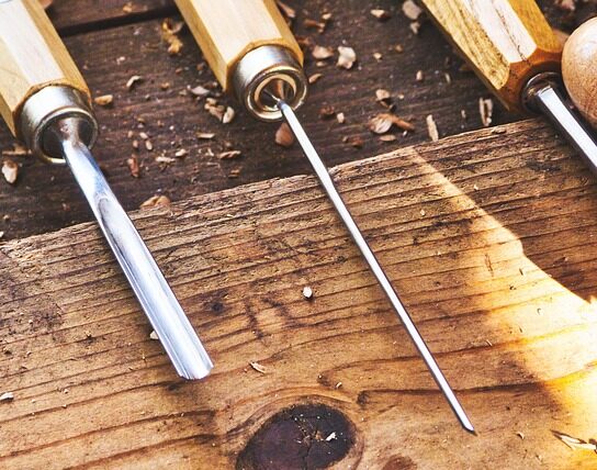 Travaux de menuiserie : pourquoi confier vos projets à un artisan