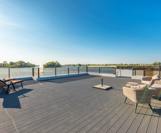 Terrasse: comment protéger votre mobilier du soleil ?